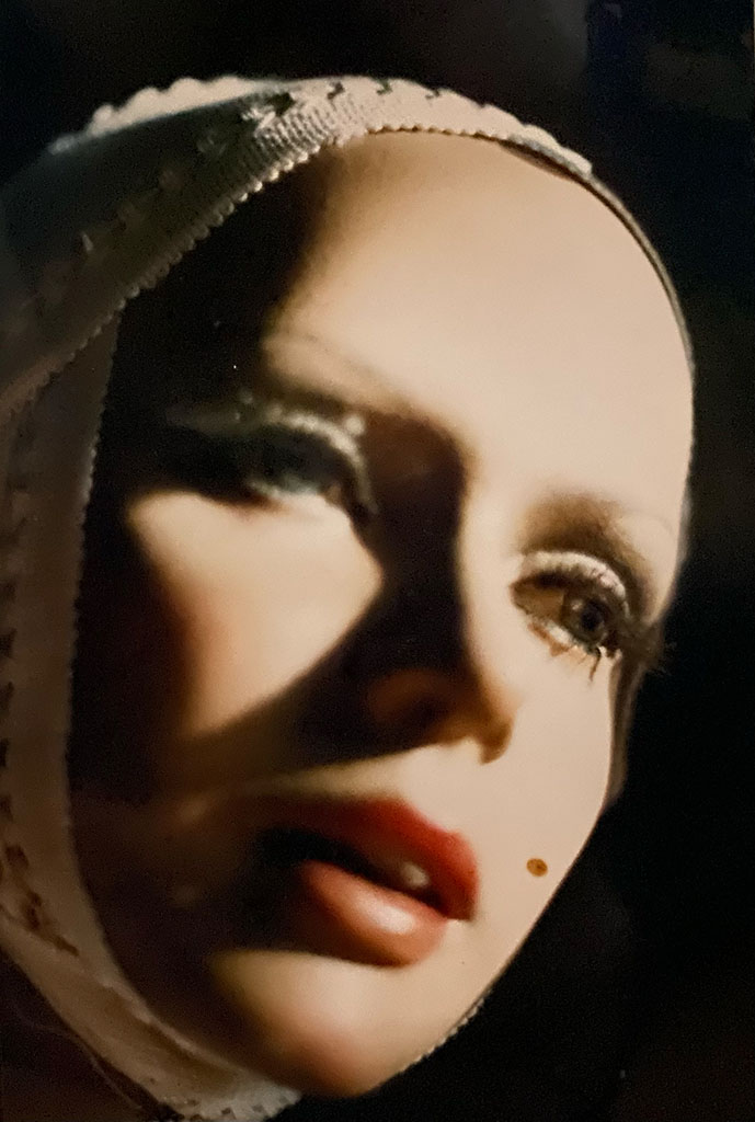 Shop Doll Nr. 2 Analoge Fotografie 90er Jahre Shop Doll