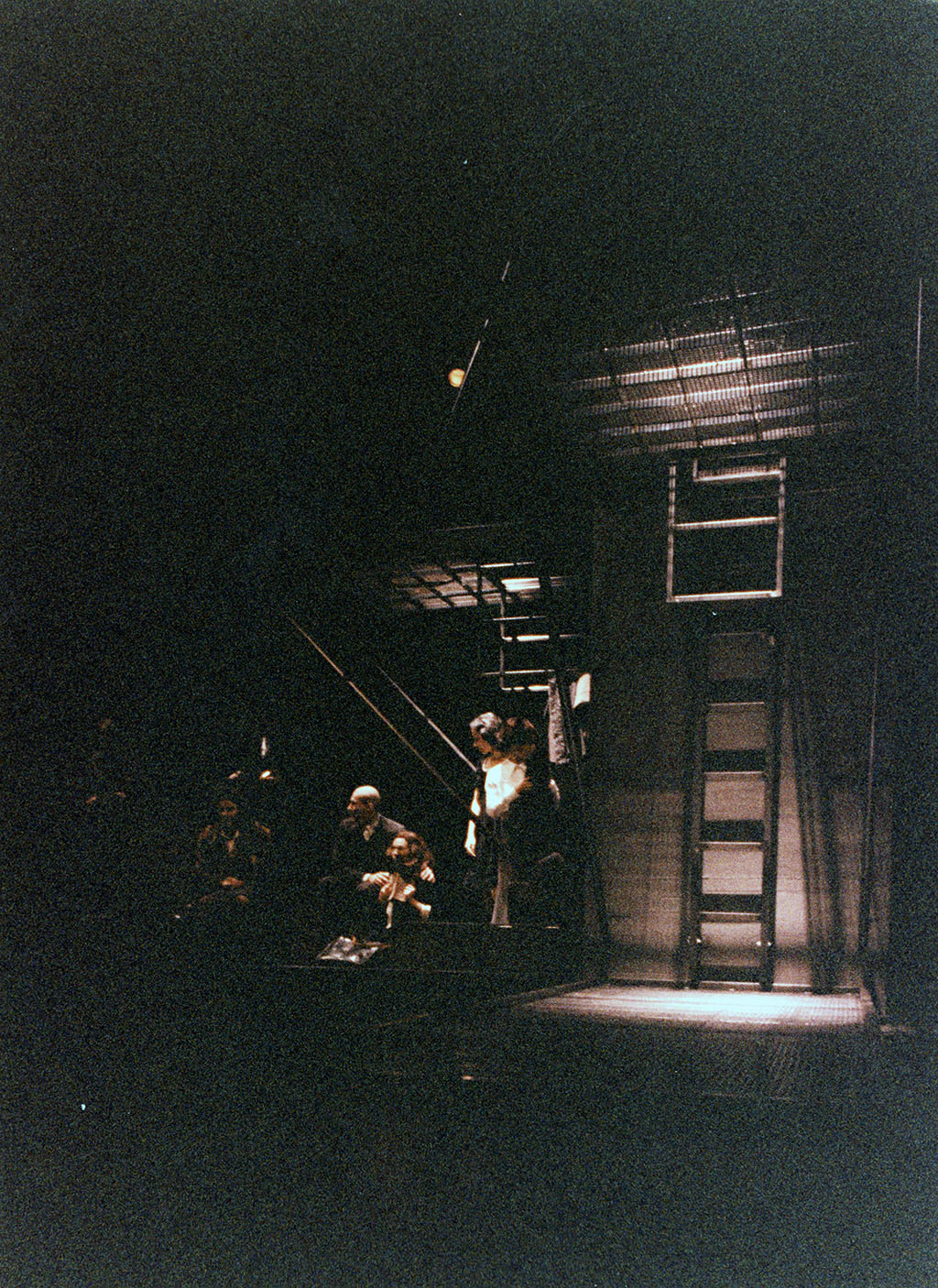 Bühnenbild 3 Bühnenbild Anne Frank